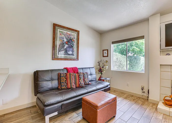 Patio & Pool Access: Sunny Casita! Holiday home *