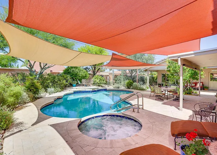 Patio & Pool Access: Sunny Casita! Holiday home Phoenix