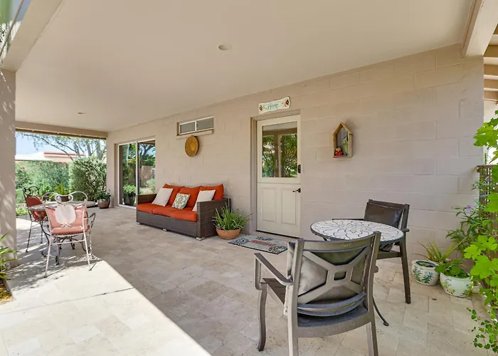 Patio & Pool Access: Sunny Casita! Holiday home *