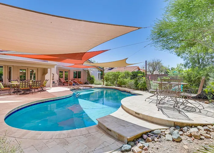 Patio & Pool Access: Sunny Casita! Holiday home Phoenix