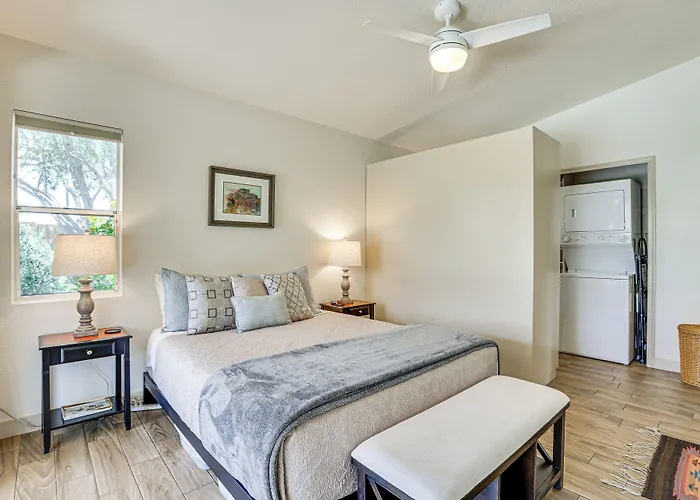 Patio & Pool Access: Sunny Casita!