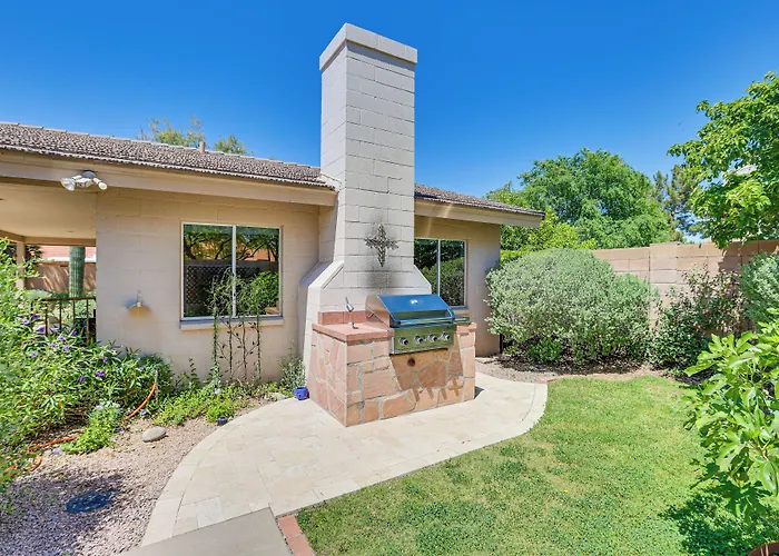 Patio & Pool Access: Sunny Casita!