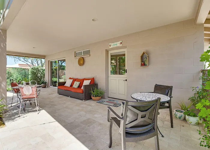 Patio & Pool Access: Sunny Casita! Holiday home Phoenix